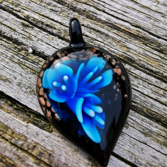 Vintage Art Glass Pendant Heart Shape with Blue Flowers and Aventurine - Picture 8 of 12